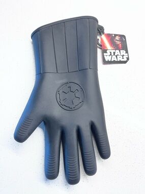 NWT Star Wars Darth Vader Gauntlet Silicone Oven Mitt Glove Disney Kitchen Gift
